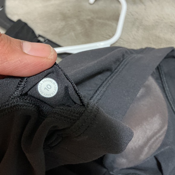 Lululemon Black Align Tank Size 10 Crop Top Athletic Athleisure - Picture 4 of 4